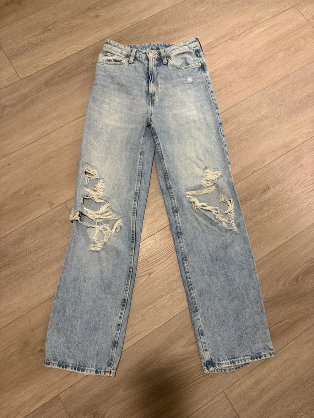 Light Wash Distressed Women’s Jeans